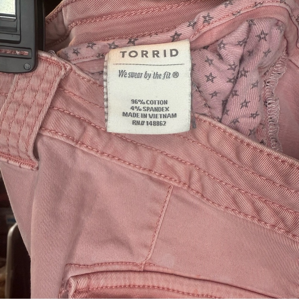 Torrid Pink Cargo Shorts Size:26 - Picture 4 of 7